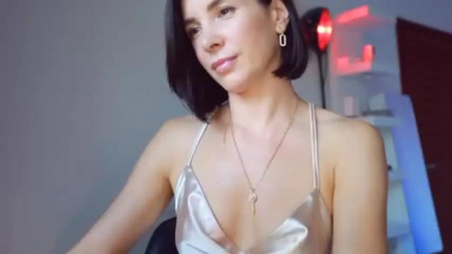 Image 6 of addictsqueen Stream on Chaturbate on 16 months ago
