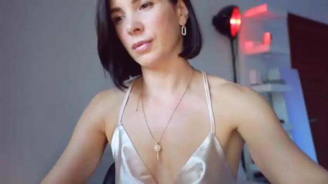 Image 7 of addictsqueen Stream on Chaturbate on 16 months ago