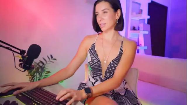 Image 10 of addictsqueen Stream on Chaturbate on 3 days ago