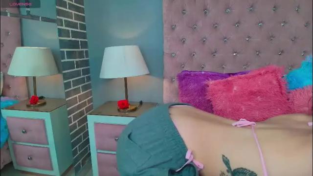 Image 2 of adelainebest Stream on Chaturbate on 1 month ago