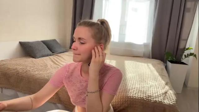 Image 12 of adele_nick2202 Stream on Chaturbate on 5 days ago