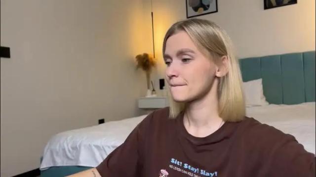 Image 12 of adele_nick2202 Stream on Chaturbate on 26 days ago