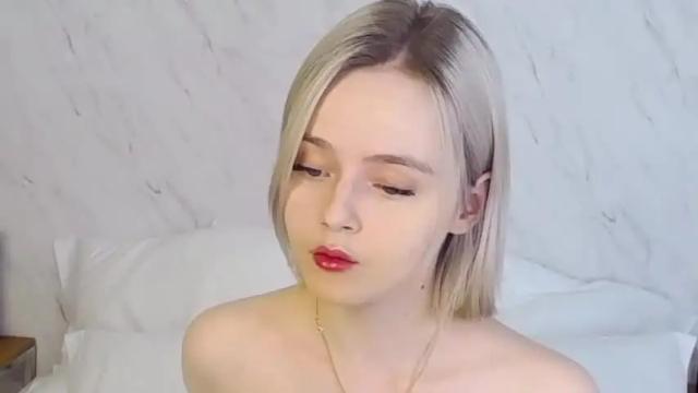Image 10 of adeleleroy Stream on Chaturbate on 14 months ago
