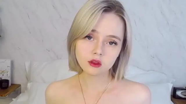 Image 4 of adeleleroy Stream on Chaturbate on 14 months ago