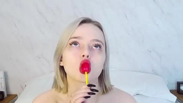 Image 2 of adeleleroy Stream on Chaturbate on 14 months ago
