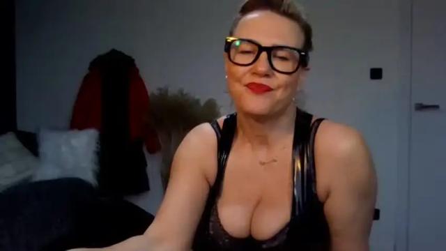 Image 12 of adelemilf40 Stream on Chaturbate on 19 months ago