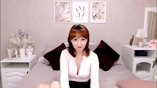 Image 2 of adelemoran Stream on Chaturbate on 16 days ago