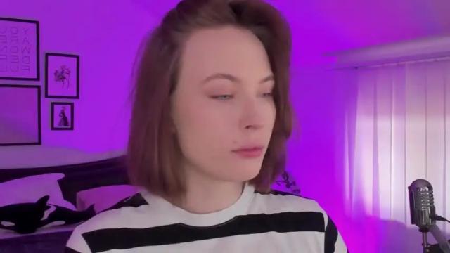 Image 2 of adelemoring Stream on Chaturbate on 15 months ago