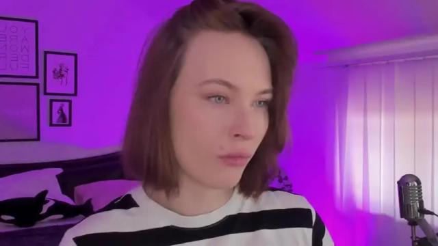Image 3 of adelemoring Stream on Chaturbate on 15 months ago