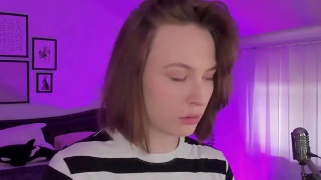 Image 7 of adelemoring Stream on Chaturbate on 15 months ago
