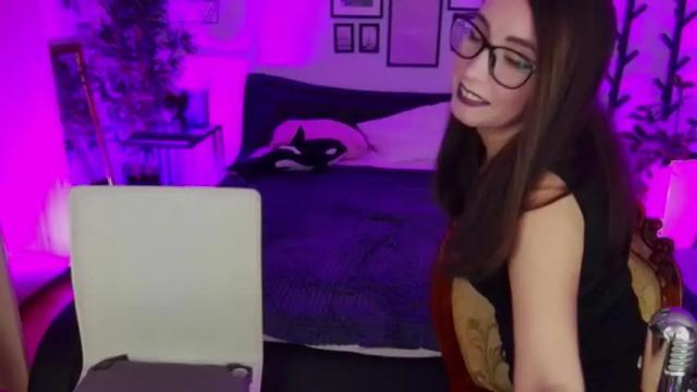Image 8 of adelemoring Stream on Chaturbate on 15 months ago