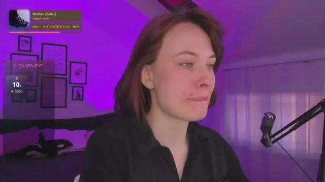 Image 11 of adelemoring Stream on Chaturbate on 15 months ago