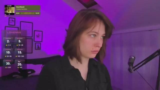 Image 7 of adelemoring Stream on Chaturbate on 15 months ago