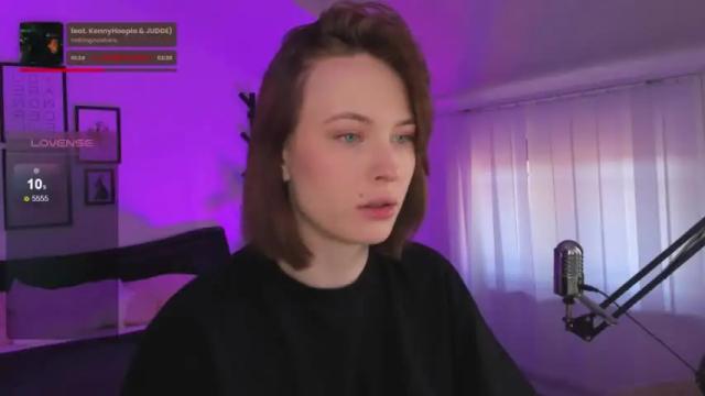Image 6 of adelemoring Stream on Chaturbate on 15 months ago