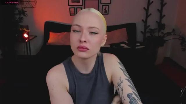 Image 11 of adelemoring Stream on Chaturbate on 14 months ago