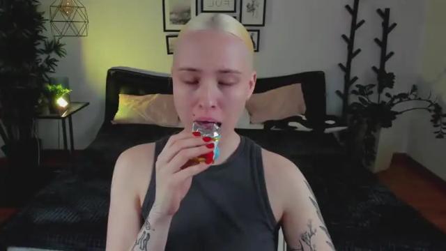 Image 4 of adelemoring Stream on Chaturbate on 14 months ago