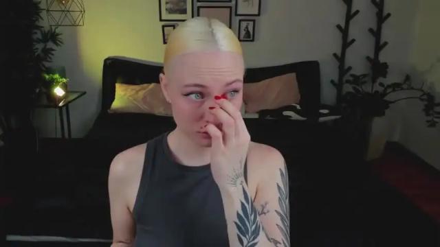 Image 8 of adelemoring Stream on Chaturbate on 14 months ago