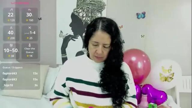 Image 3 of adelesmithh Stream on Chaturbate on 1 month ago