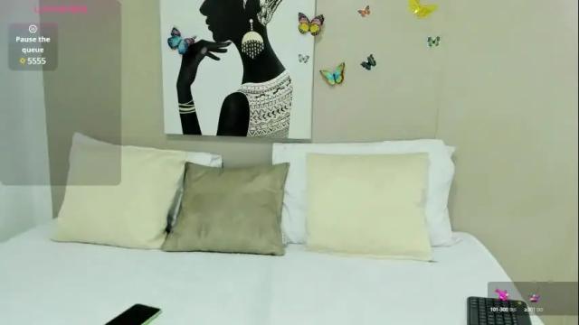 Image 11 of adelesmithh Stream on Chaturbate on 22 days ago