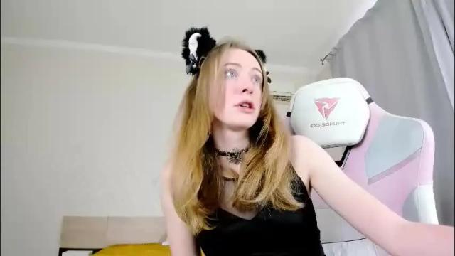 Image 3 of adelina_cowell Stream on Chaturbate on 1 month ago