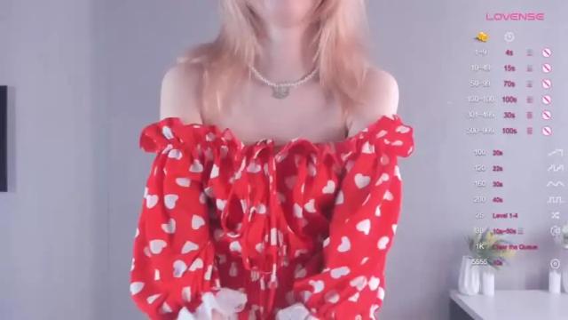 Image 4 of adeline_sweeeet Stream on Chaturbate on 12 months ago