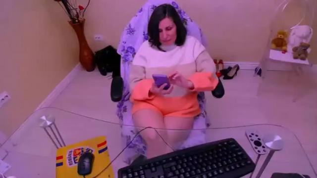 Image 6 of adelineblueeyes Stream on Chaturbate on 21 months ago