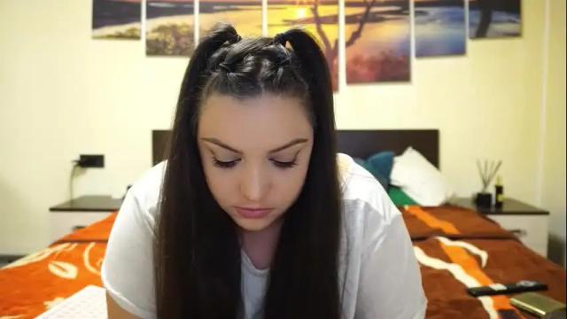 Image 6 of adellineee Stream on Chaturbate on 1 month ago
