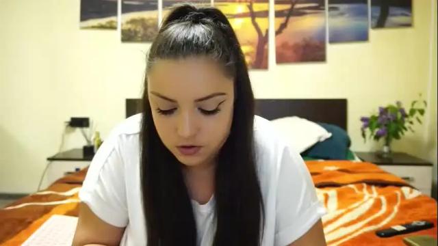 Image 4 of adellineee Stream on Chaturbate on 1 month ago
