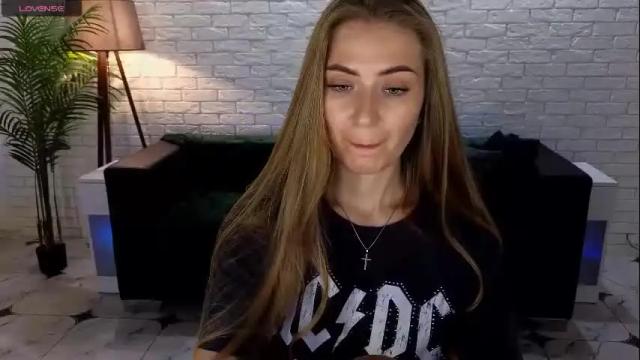 Image 8 of adelyna_bird Stream on Chaturbate on 12 days ago