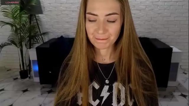 Image 8 of adelyna_bird Stream on Chaturbate on 17 days ago