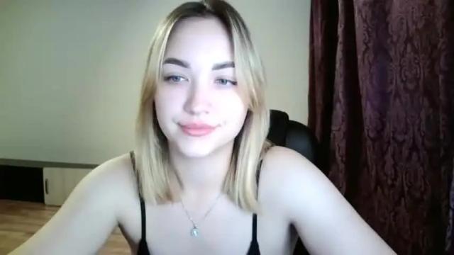 Image 4 of adelynasnowyx Stream on Chaturbate on 20 months ago