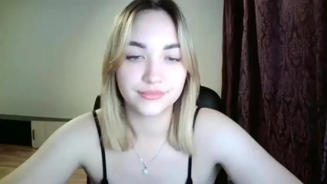 Image 7 of adelynasnowyx Stream on Chaturbate on 20 months ago