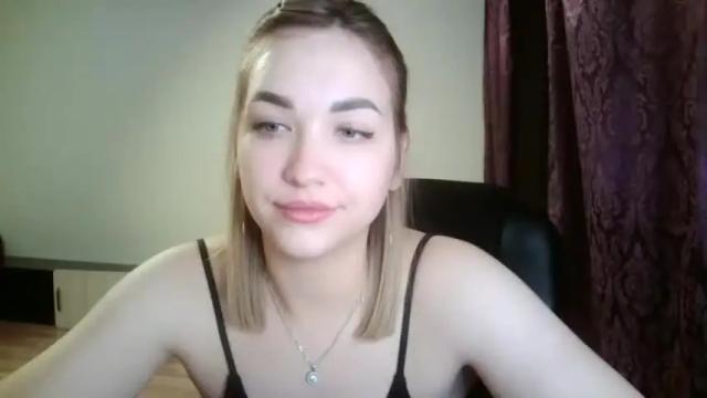 Image 10 of adelynasnowyx Stream on Chaturbate on 19 months ago