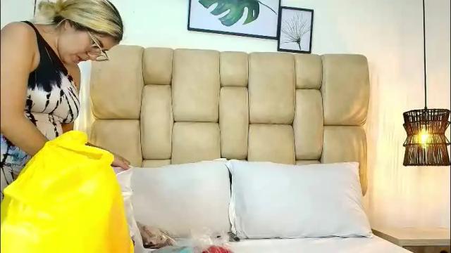 Image 3 of adharasmithh Stream on Chaturbate on 1 day ago