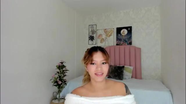 Image 3 of adria_ross Stream on Chaturbate on 9 days ago