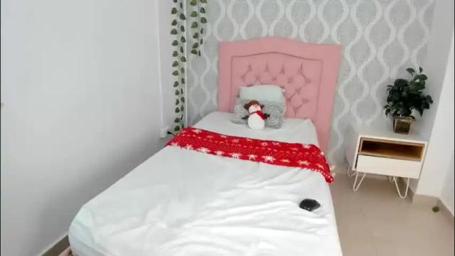 Image 2 of adria_ross Stream on Chaturbate on 19 days ago