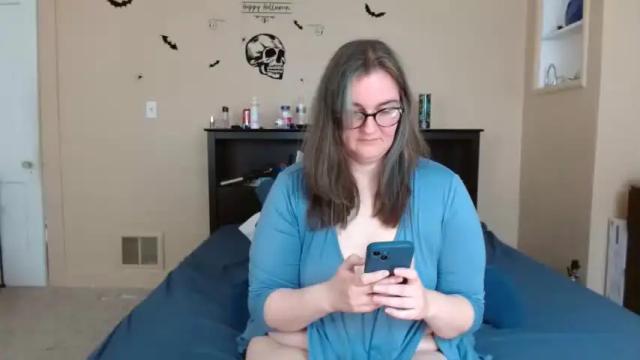 Image 3 of adriacarnell Stream on Chaturbate on 14 months ago
