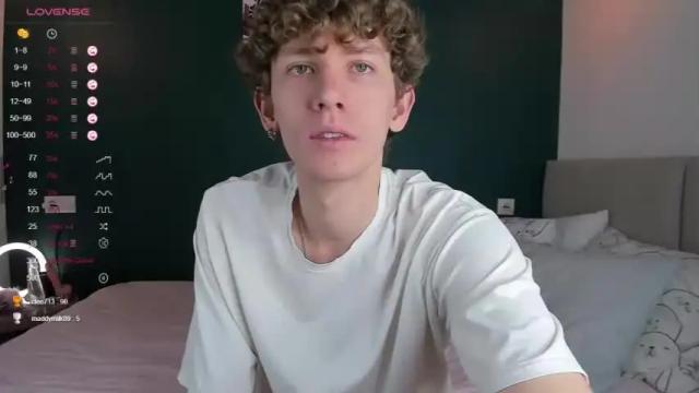 Image 2 of adrian_cellie Stream on Chaturbate on 19 months ago