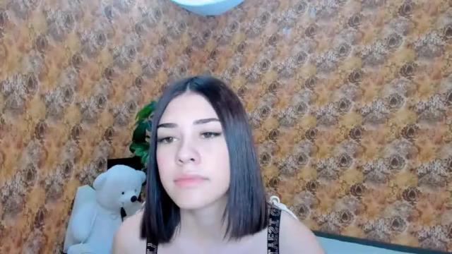 Image 2 of adriana333 Stream on Chaturbate on 15 months ago