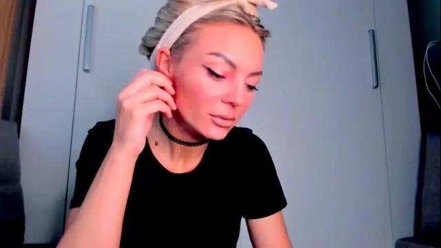 Image 2 of adriana_coy_ Stream on Chaturbate on 1 month ago