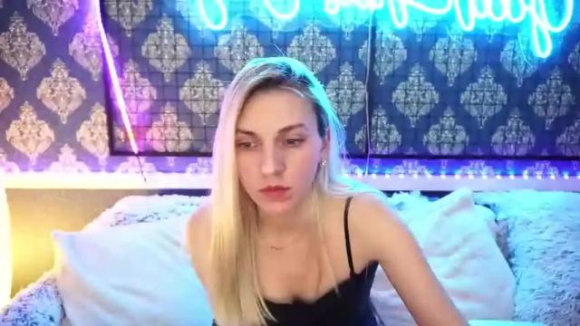 Image 11 of adriana_flower Stream on Chaturbate on 13 months ago