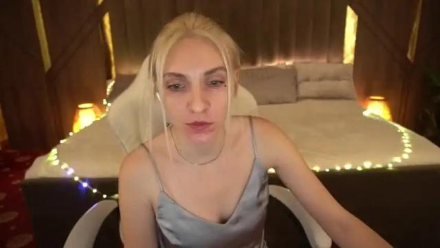 Image 12 of adriana_flower Stream on Chaturbate on 13 months ago