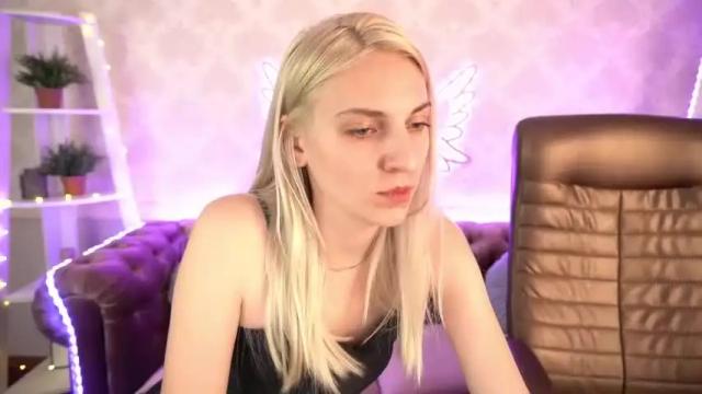 Image 10 of adriana_flower Stream on Chaturbate on 13 months ago