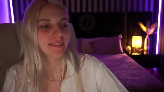 Image 12 of adriana_flower Stream on Chaturbate on 13 months ago