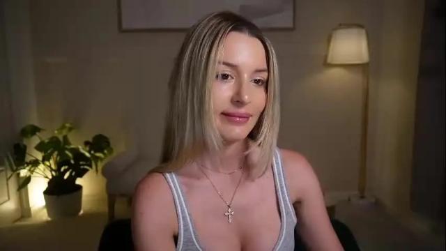 Image 3 of adriananorth Stream on Chaturbate on 4 months ago