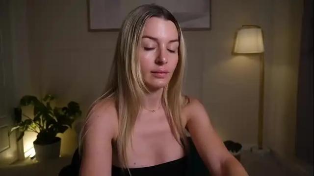 Image 12 of adriananorth Stream on Chaturbate on 4 months ago