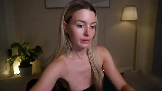 Image 2 of adriananorth Stream on Chaturbate on 4 months ago