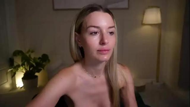 Image 4 of adriananorth Stream on Chaturbate on 4 months ago