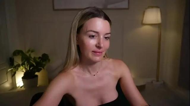 Image 7 of adriananorth Stream on Chaturbate on 4 months ago