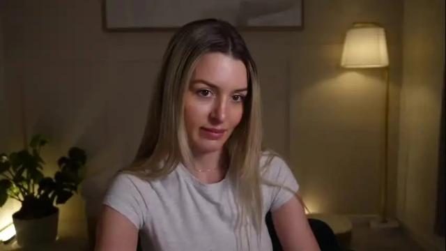 Image 2 of adriananorth Stream on Chaturbate on 4 months ago